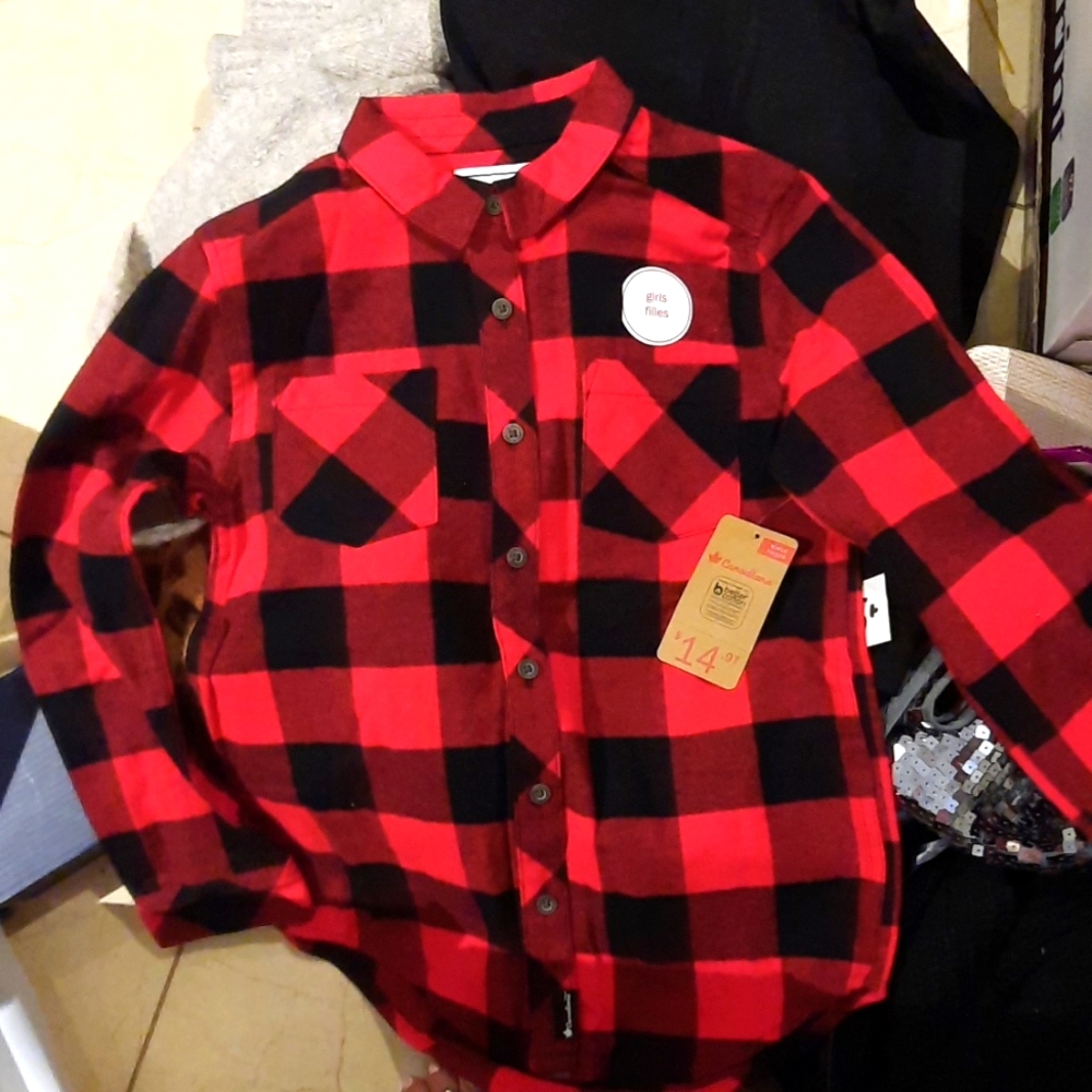 NWT RED & BLACK PLAID GIRLS MED 7/8 DRESS SHIRT CANADIANA & HALLMARK GIFT BAG